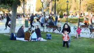 İftar yapmak isteyenler Sultanahmet Meydanı'na akın etti