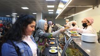 Emine Erdoğan'dan kız yurduna iftar sürprizi