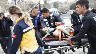 Falezlerden denize düşen üniversite öğrencisini polis kurtardı