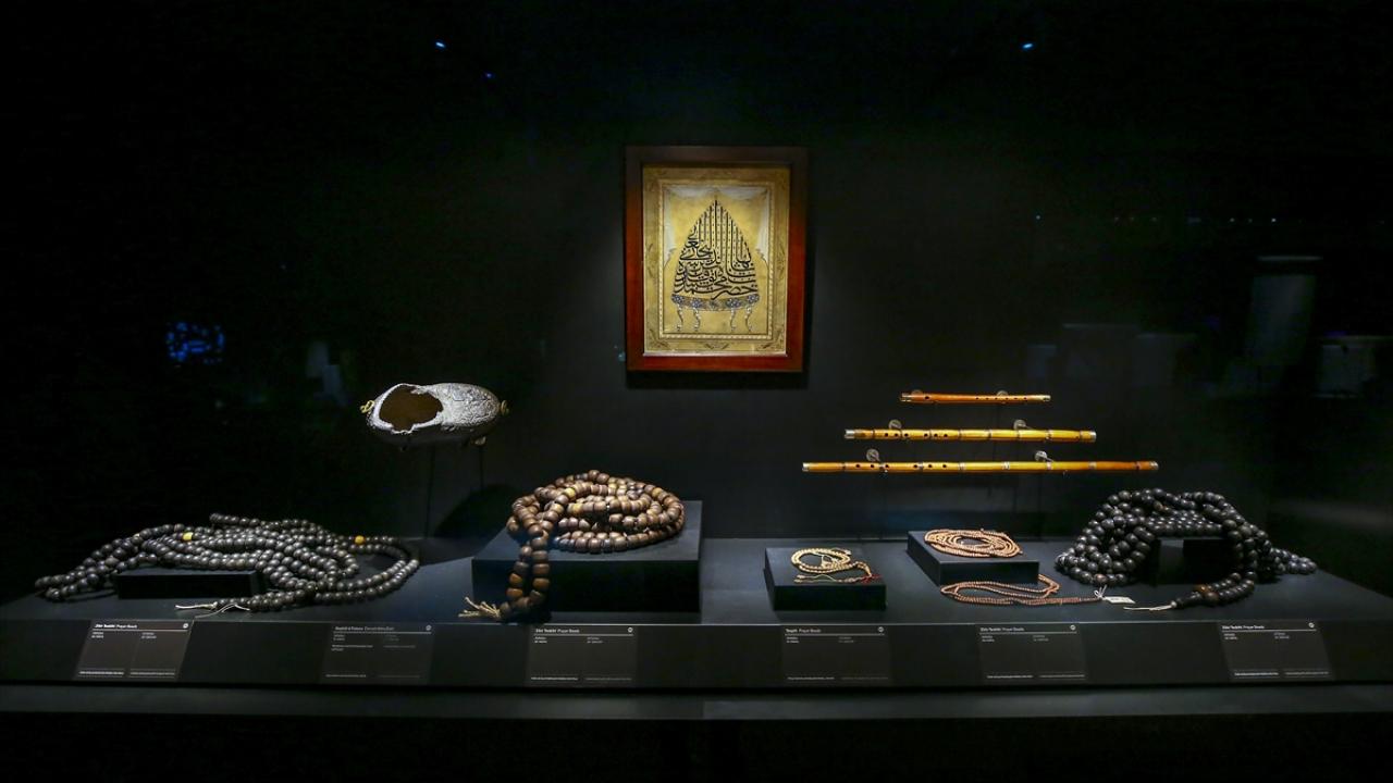 Bazı eserlere psiko algısal efektler ve sesler gizlendi