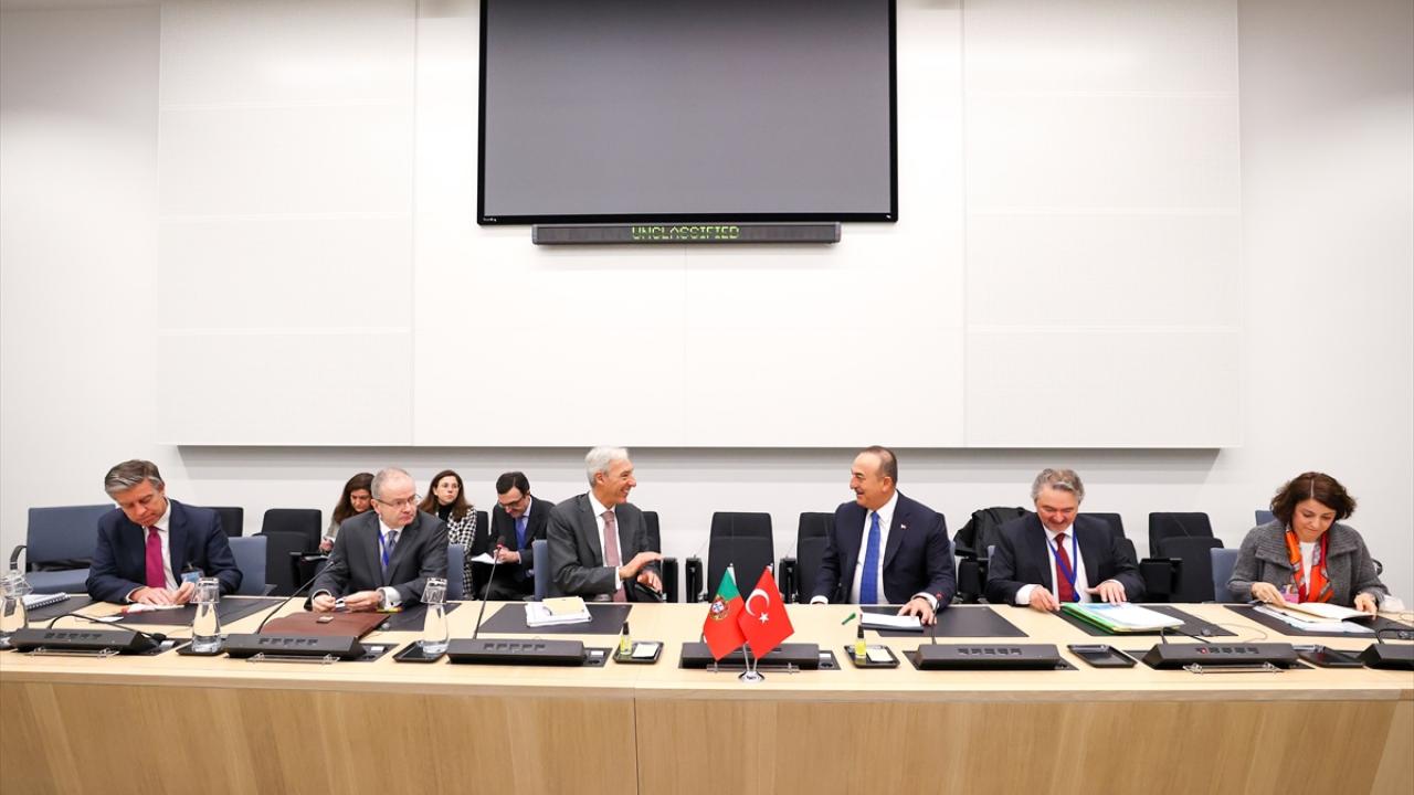 Çavuşoğlu, Brüksel`de İngiltere, Portekiz ve Gürcistanlı mevkidaşlarıyla görüştü