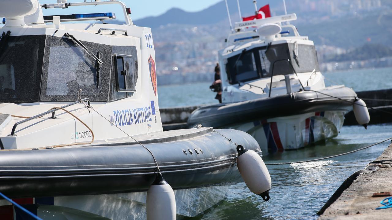 "Bire bir aynı olma şartı"