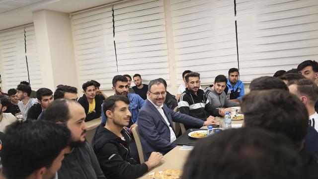 Bakan Kasapoğlu, Şanlıurfa'da öğrencilerle sahur yaptı