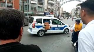 Gözaltına alınan zanlı polis aracından böyle kaçmaya çalıştı