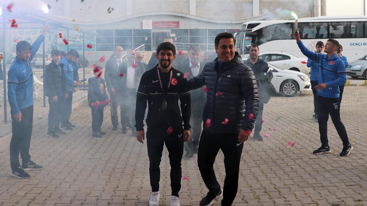 Şampiyon güreşçi Kerem Kamal başarısının sırrını anlattı