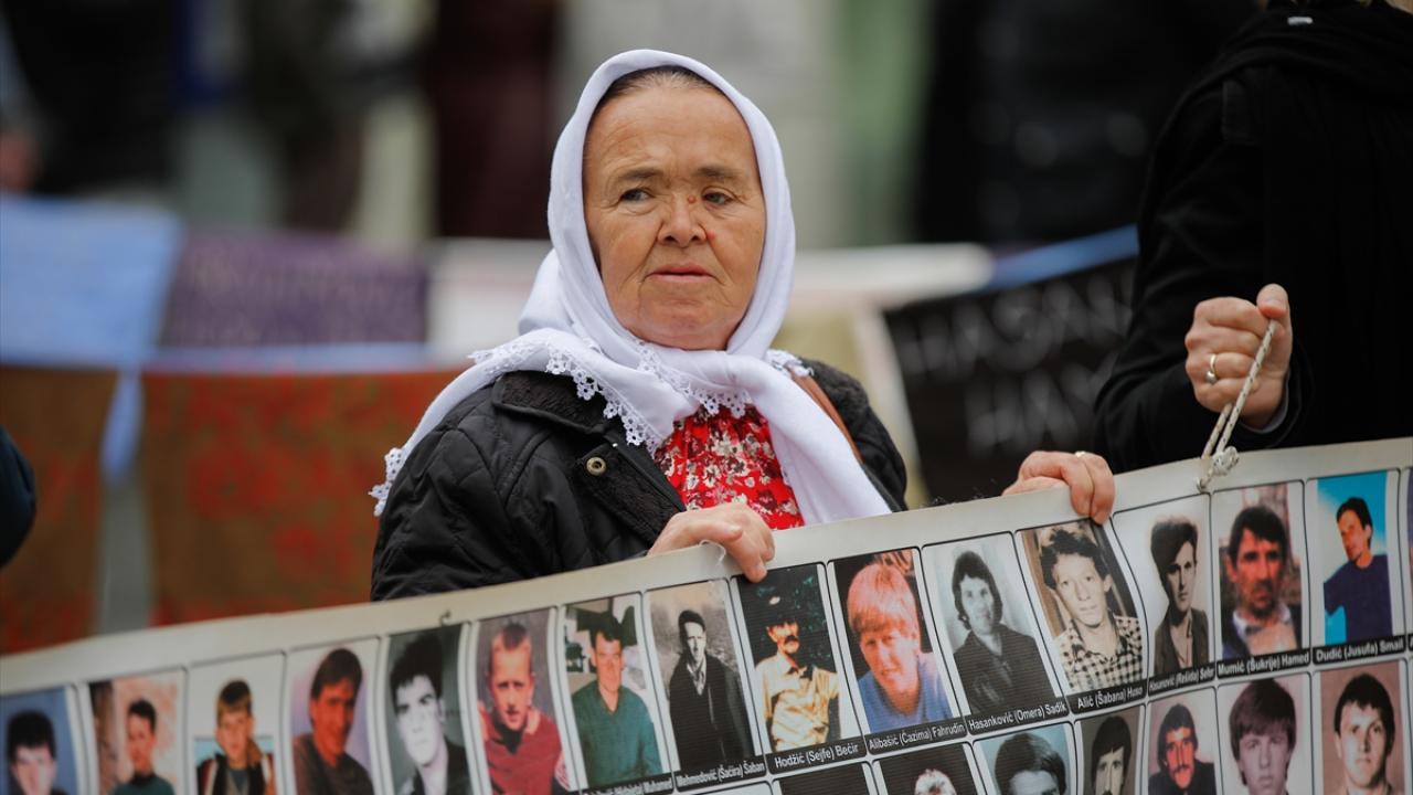 Saraybosna'da Srebrenitsa Soykırımı kurbanları anıldı | TRT Haber Foto Galeri