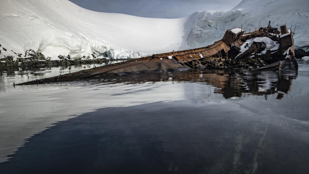 LAMBANIN DEVRİLMESİ VE YANGIN: GERİYE PASLANMIŞ KALINTILAR, FIÇILAR KALDI