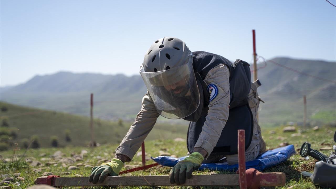Mayın arama çalışmalarında hayatını kaybedenler var
