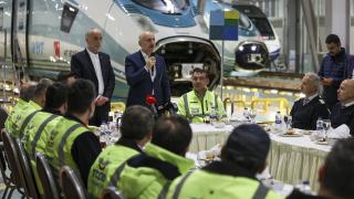 Bakan Karaismailoğlu, TCDD Taşımacılık Bakımevi işçileri ile sahurda bir araya geldi