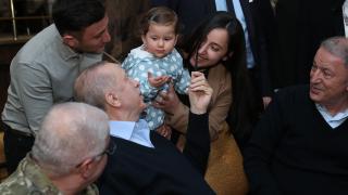 Cumhurbaşkanı Erdoğan, Yüksekova'da vatandaşlarla sohbet etti