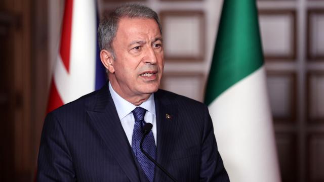 Bakan Akar: SAMP-T sürecinde temennimiz olumlu sonuçlanması