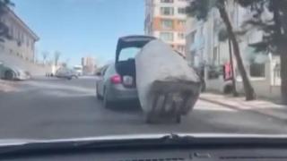 Yokuşu çıkamayan kağıt toplayıcıya yardım eli