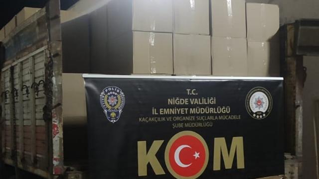 Niğdede durdurulan kamyondan 4 milyon 160 bin kaçak makaron çıktı