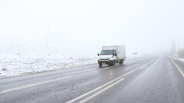 Kayseri ve Niğdeye kar yağdı
