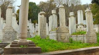 Tarihin tanığı mezar taşları