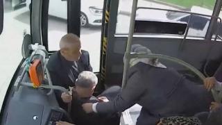 Otobüste rahatsızlanan yolcuyu kadın şoför hastaneye yetiştirdi