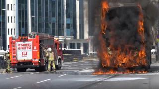 Beyoğlu'nda İETT otobüsünde yangın çıktı