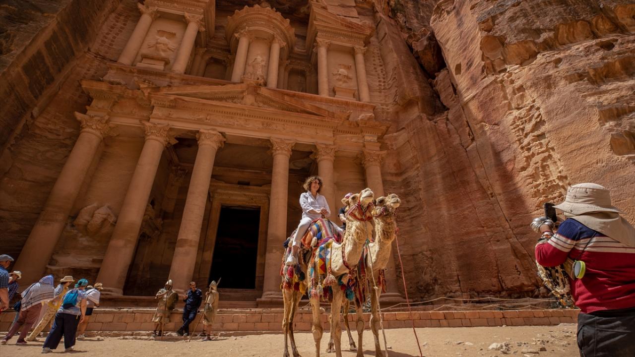 Yöre halkının geçimine de katkı sağlıyor