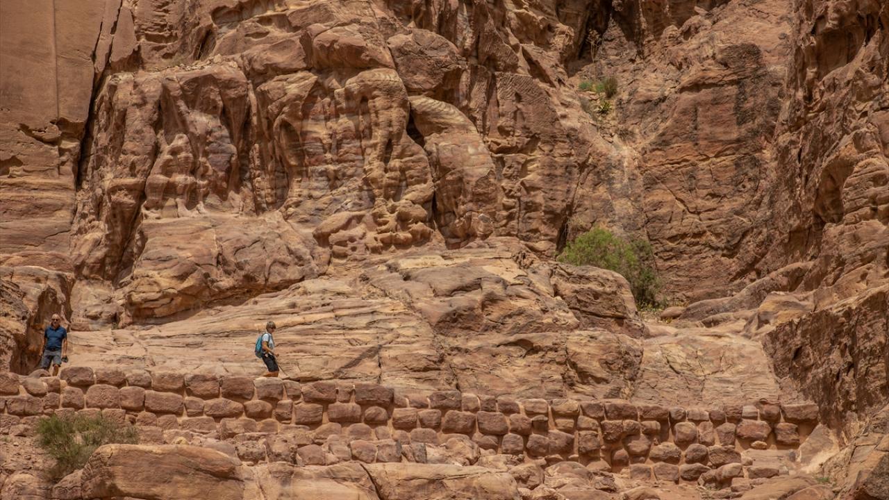 Petra`da binlerce yıllık insan yerleşimi ve arazi kullanımı izlenebiliyor