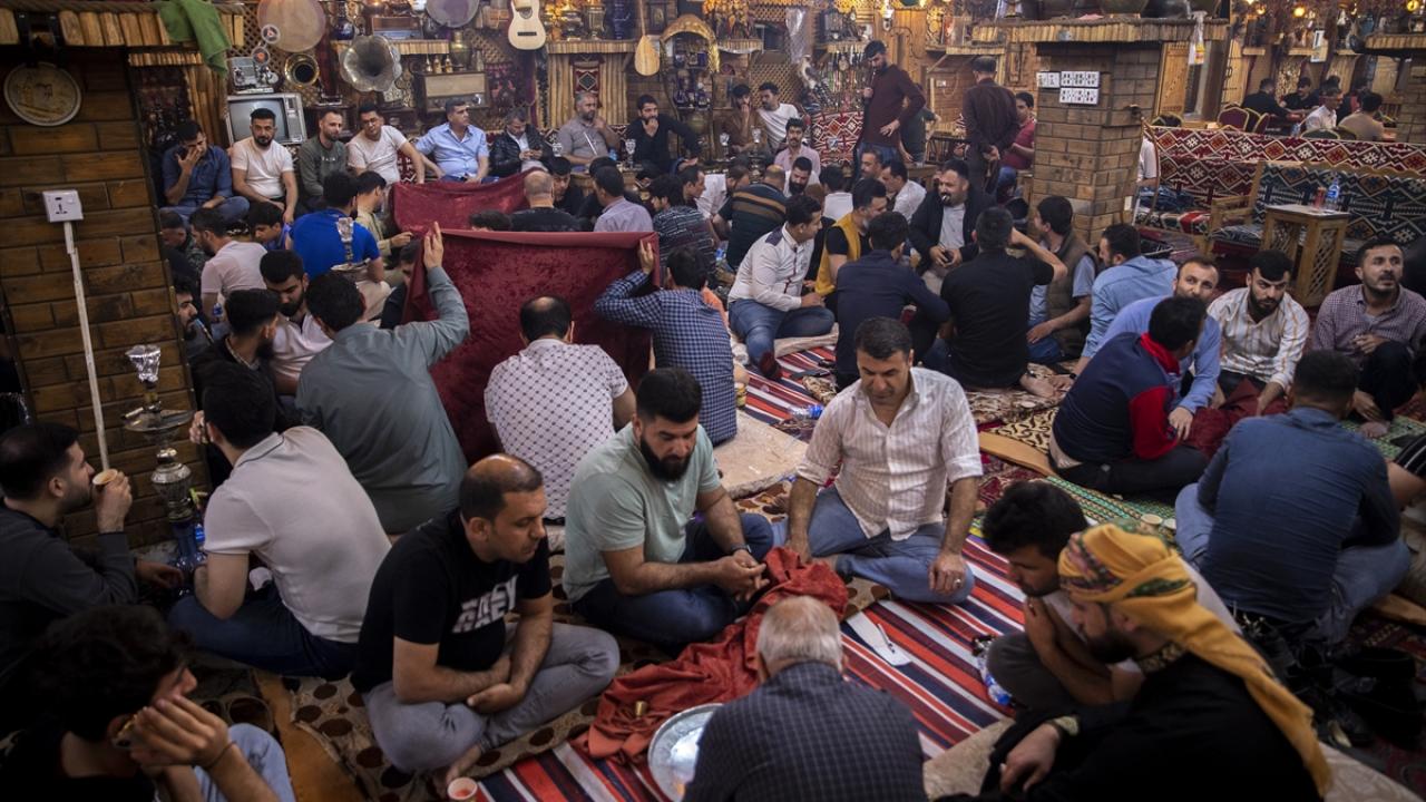 Irak'ta ramazan gecelerinin eğlencesi: Sini zarf oyunu