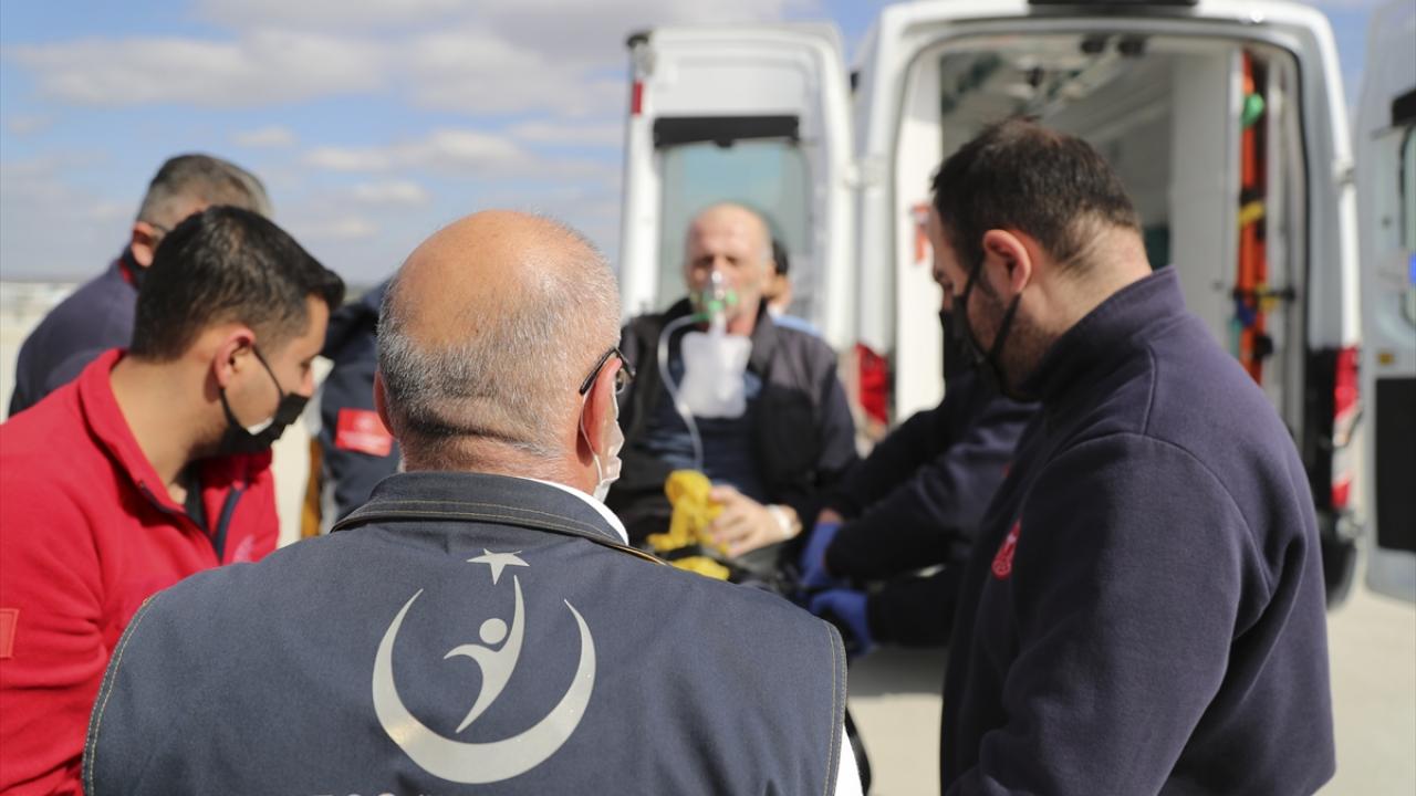 Tümör, çelik tüple hastanın boğazından çıkarıldı