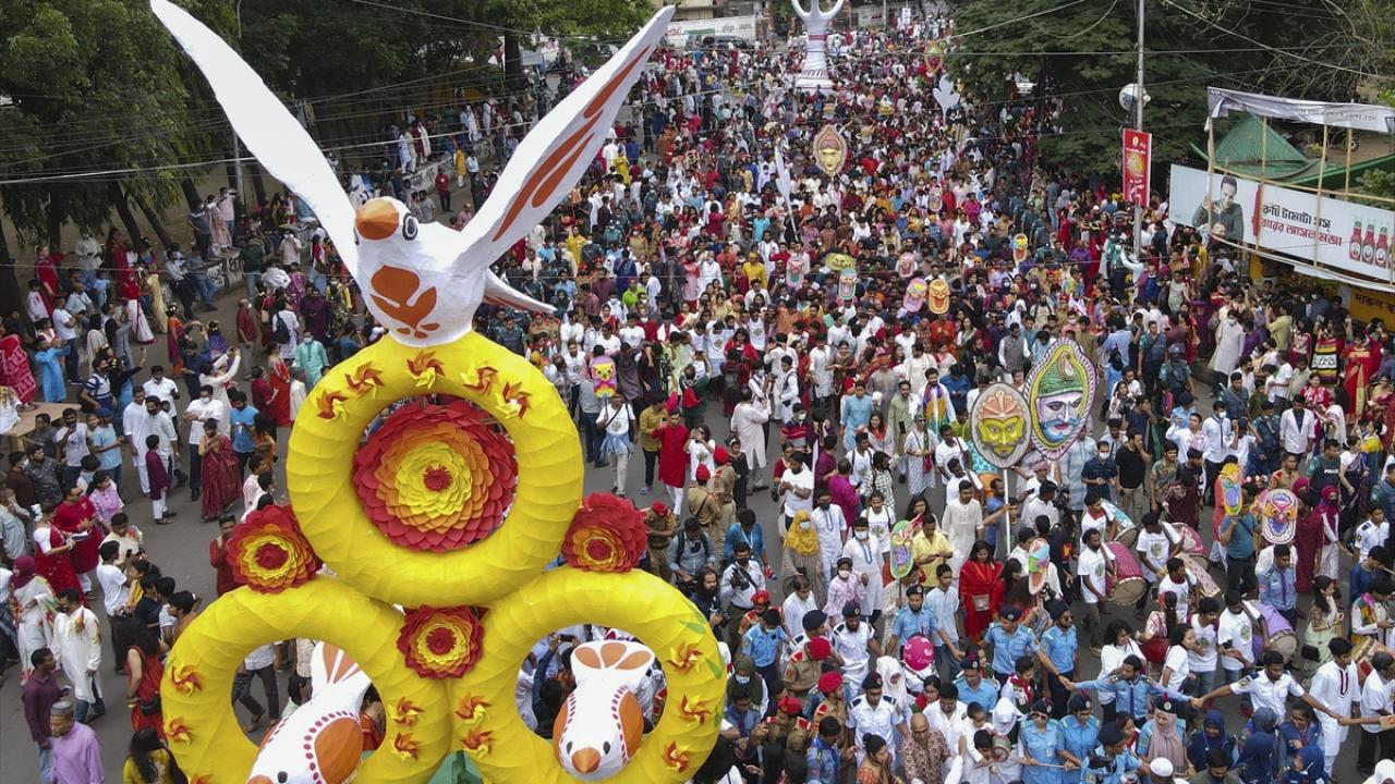 Bangladeş'te yeni Bengal yılı kutlandı