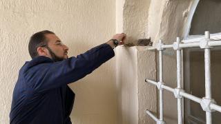 Camiye yuva yapan kumruya "imam" koruması