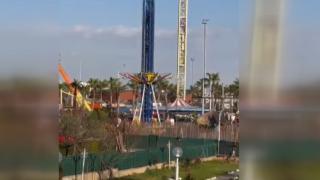 İstanbul'da dönen salıncak arızalandı: 2 yaralı