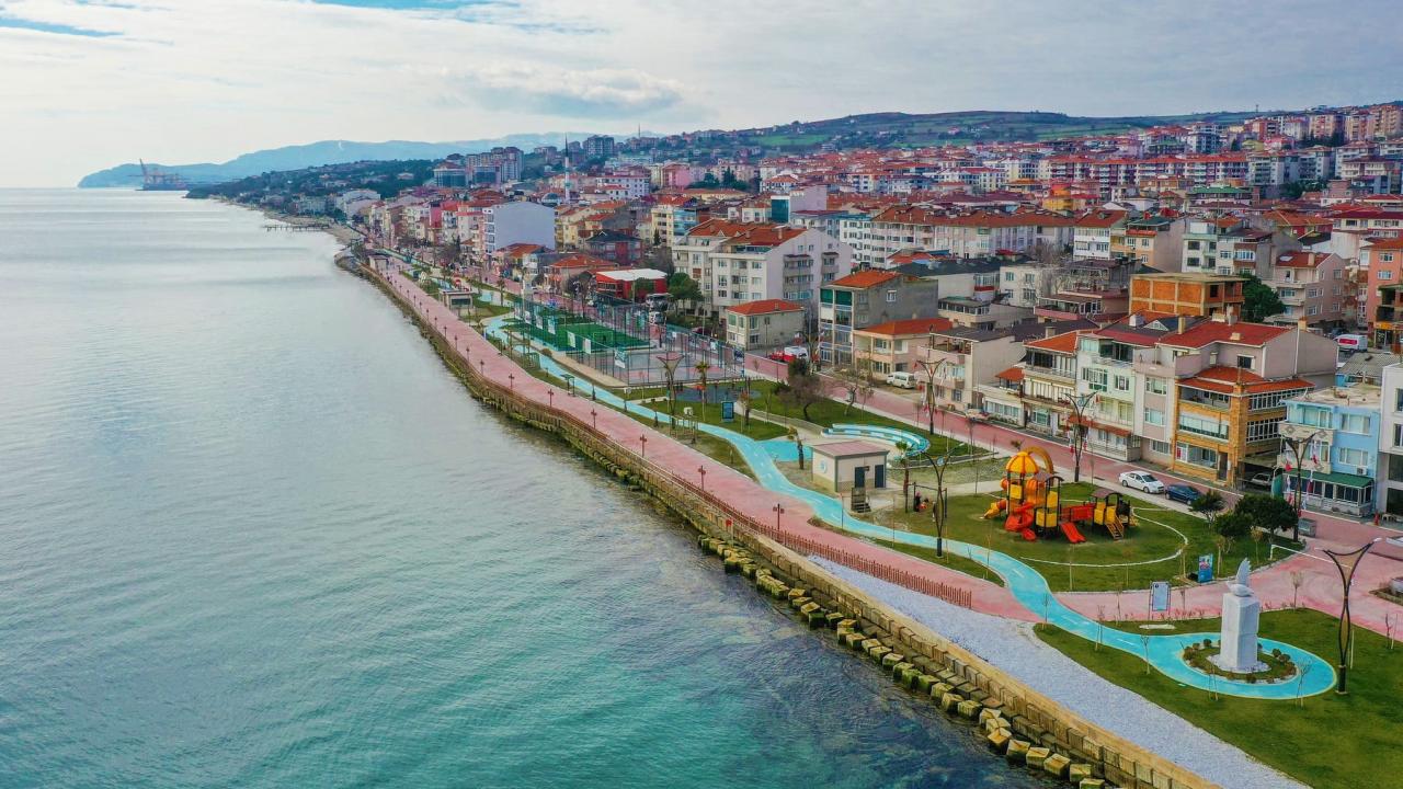 "Mantar gibi her taraftan evler büyüyor"