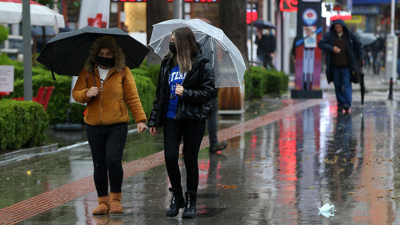 GÖK GÜRÜLTÜLÜ SAĞANAK İÇİN `SARI` UYARI YAPILAN İLLER