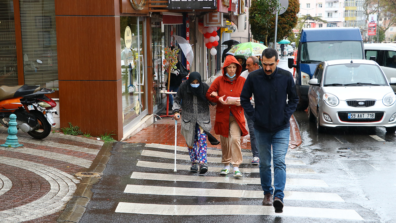 KUVVETLİ RÜZGARA YÖNELİK `TURUNCU` UYARI YAPILAN İLLER
