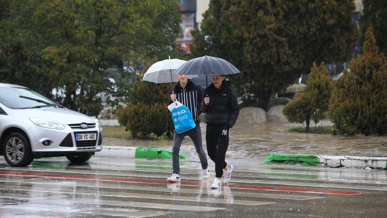 KUVVETLİ RÜZGARA YÖNELİK `TURUNCU` UYARI YAPILAN İLLER