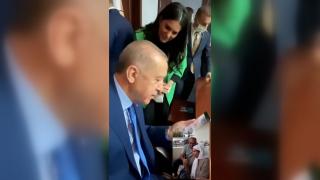 Cumhurbaşkanı Erdoğan, kanser hastası kadınla görüntülü görüştü