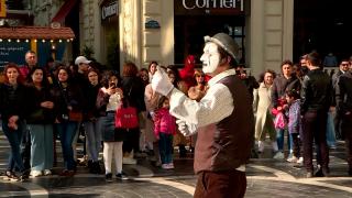 Mim sanatçısının dünya turu