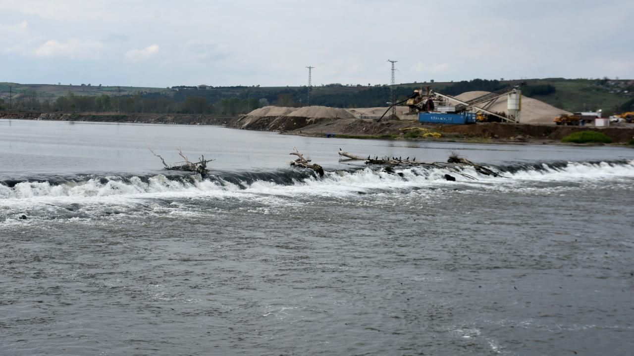 Bazı araziler su altında kaldı