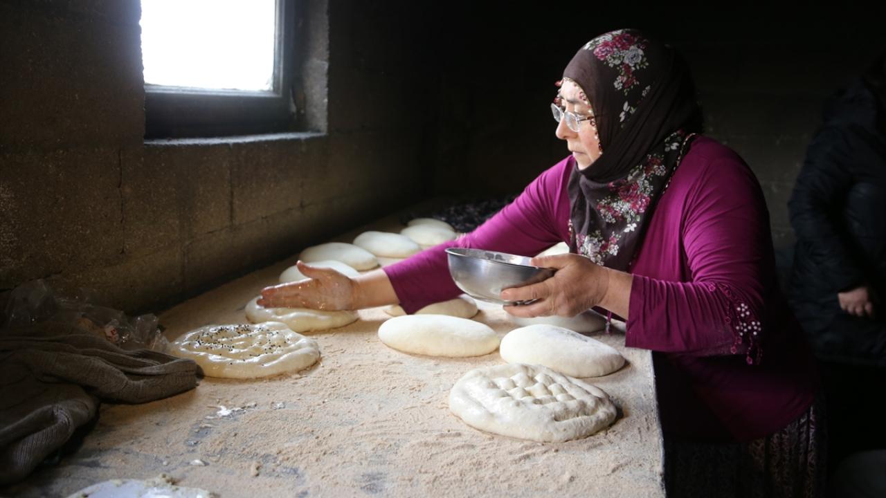 "Herkes birbirine yardım ederek işi tamamlıyor"