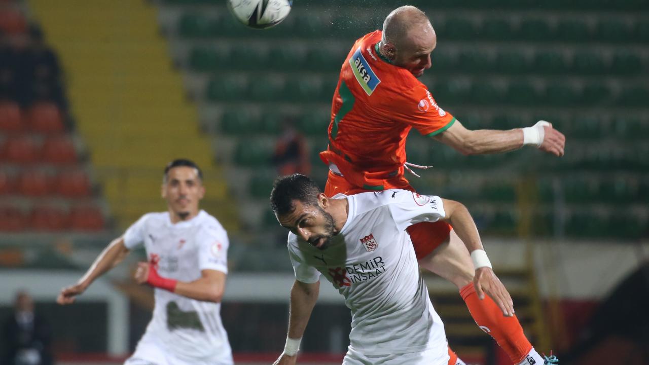 Sivasspor 59. dakikada 10 kişi kaldı