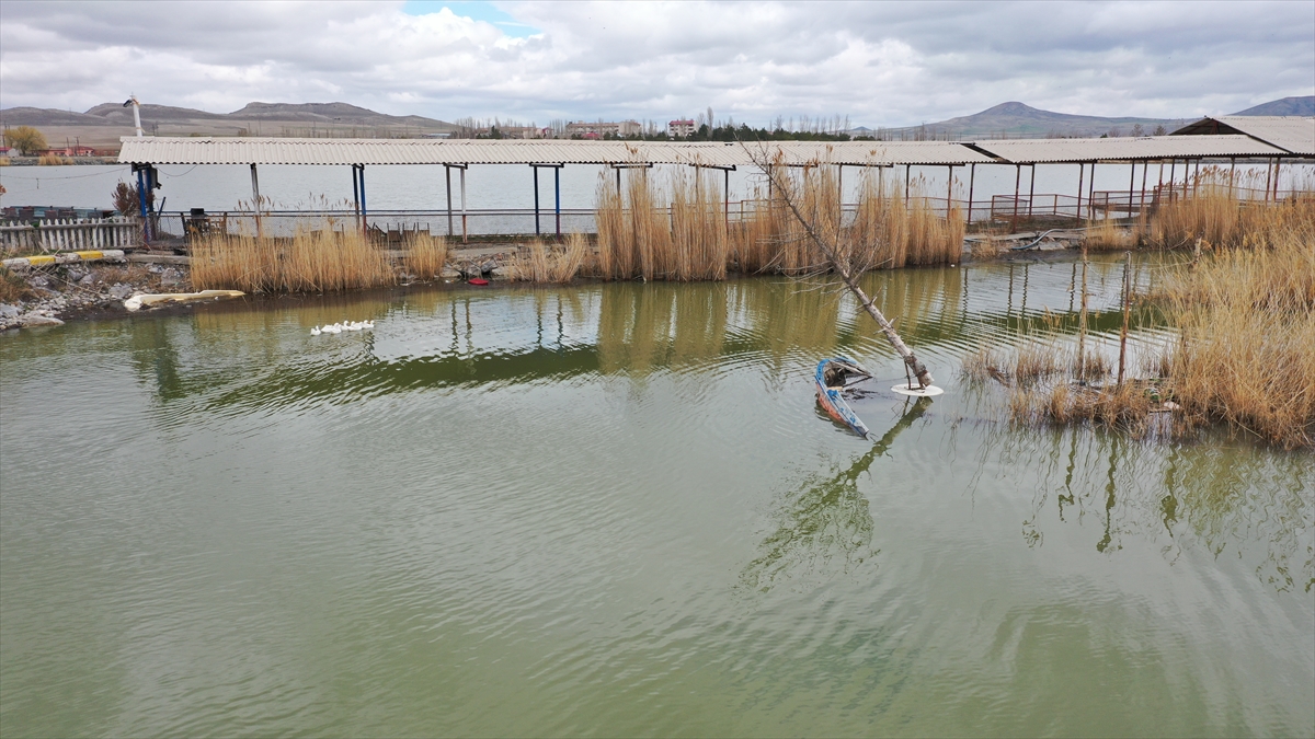 Taşıma suyla gölün kurumasının önüne geçildi