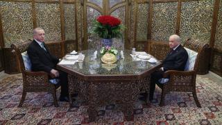 Bahçeli, Erdoğan'a esmayıhüsnayı simgeleyen 99 gül hediye etti