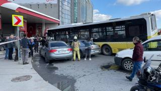 Kağıthane'de İETT otobüsü 6 araca çarptı
