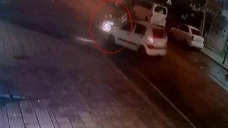 Motosikletle otomobil kafa kafaya çarpıştı