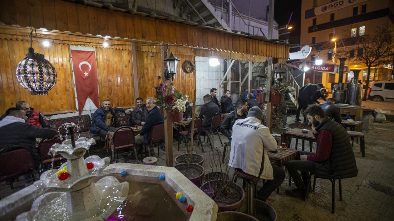 "Akşamı beklerken iftardan sonraki çay muhabbetini de bekliyoruz"
