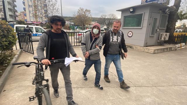 Takım elbiseli bisiklet hırsızı yakalandı