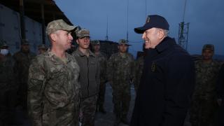 Bakan Akar Irak sınırında iftar yaptı