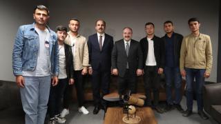 Bakan Varank, Güneş sistemini tartışan gençlerle buluştu