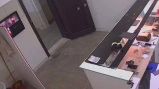 Tamir edilen telefonun bataryası böyle patladı