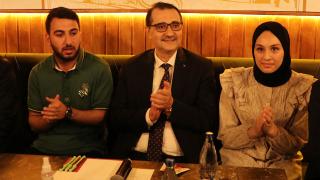 Bakan Dönmez, Siirtli gençlerle bir araya geldi