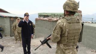 Bakan Akar, sınırın sıfır noktasından Pençe Kilit Operasyonu’nu takip etti