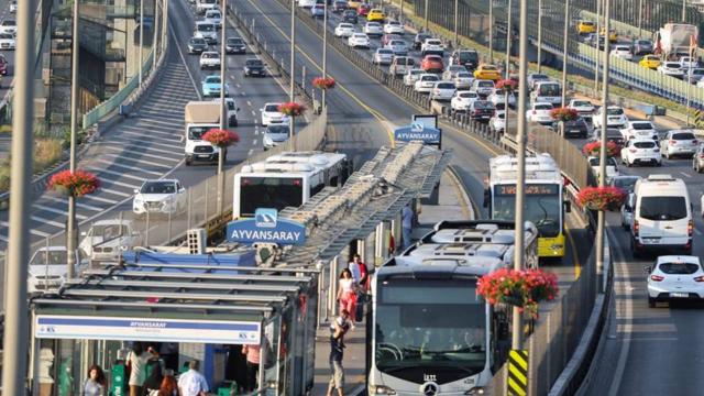 Toplu taşıma araçları ve otoyollar bayramda ücretsiz olacak