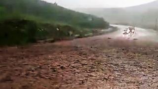 Siirt'te sağanak sele dönüştü: Yollar kapandı